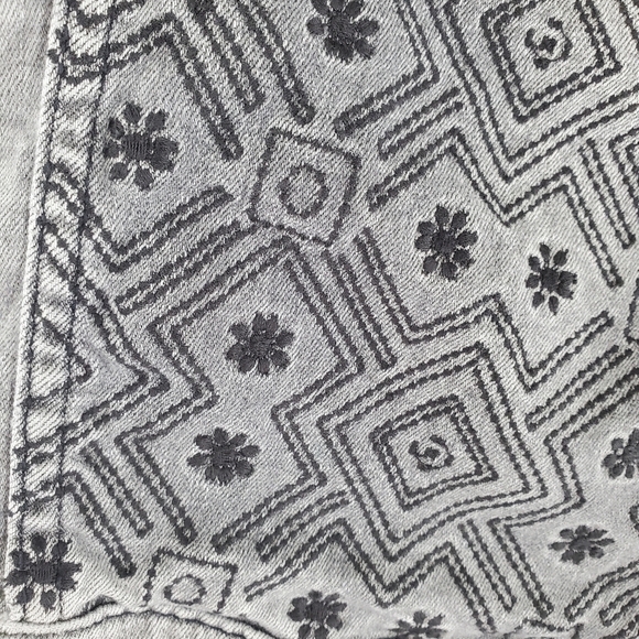 LuLaRoe Crop Jean Jacket M Gray Stretchy Denim Floral Embroidery Buttoned Fitted - Picture 10 of 13